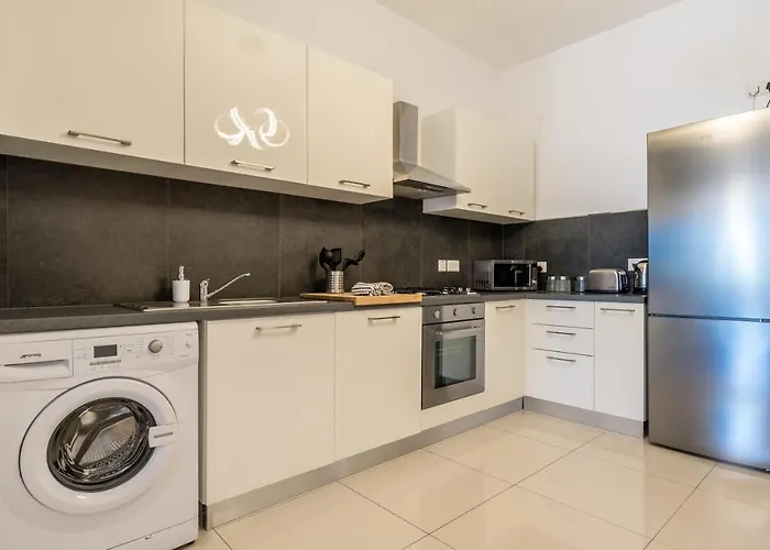 Апартаменты Brand New Apartment-2 Min From The Sea-central Bugibba Сент-Полс-Бей