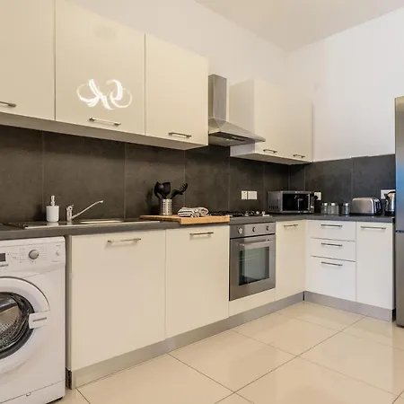 Apartamento Brand New Apartment-2 Min From The Sea-central Bugibba Bahía de San Pablo